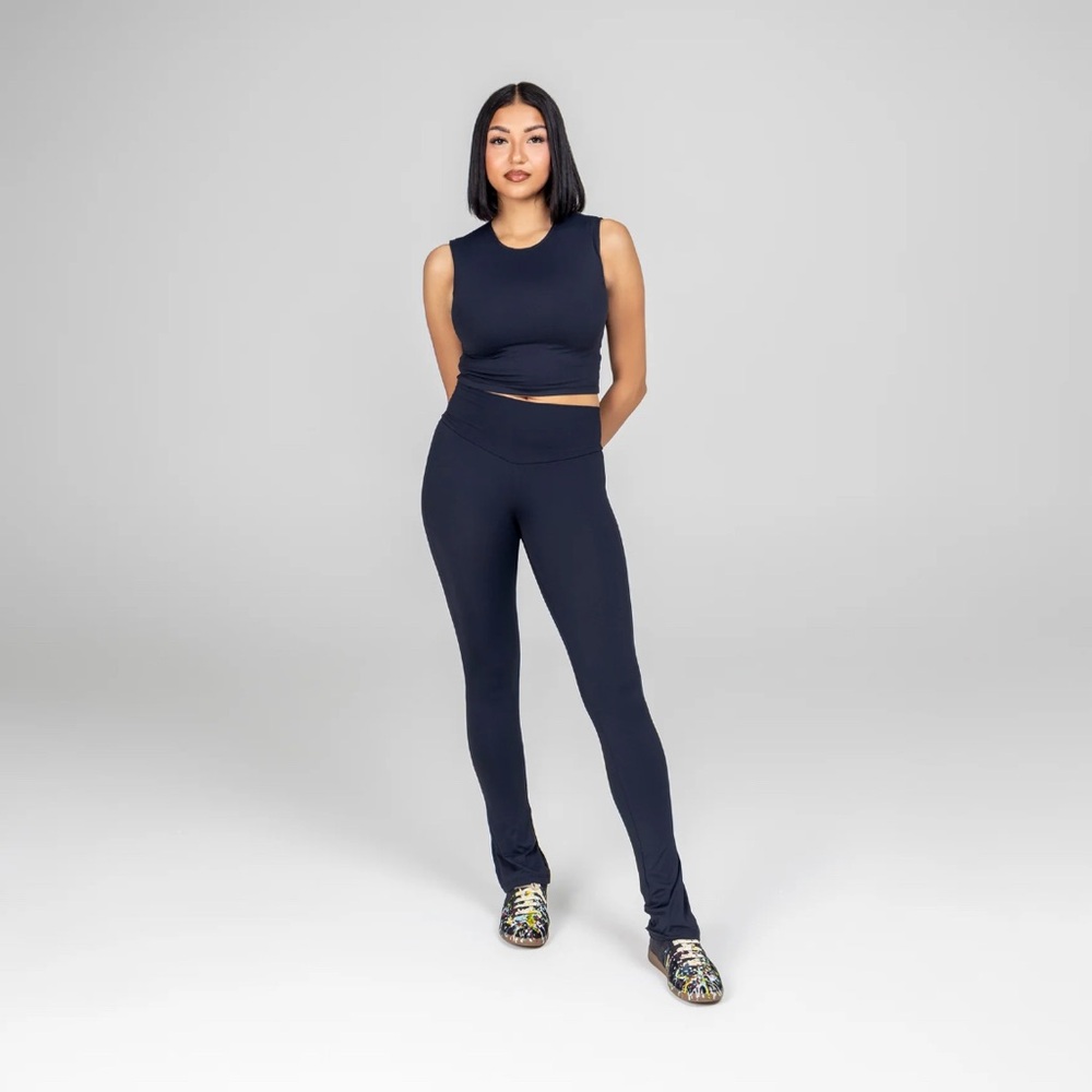 STRIPT hip zip, muscle tank, smooth capri SET - Picture 3 of 7
